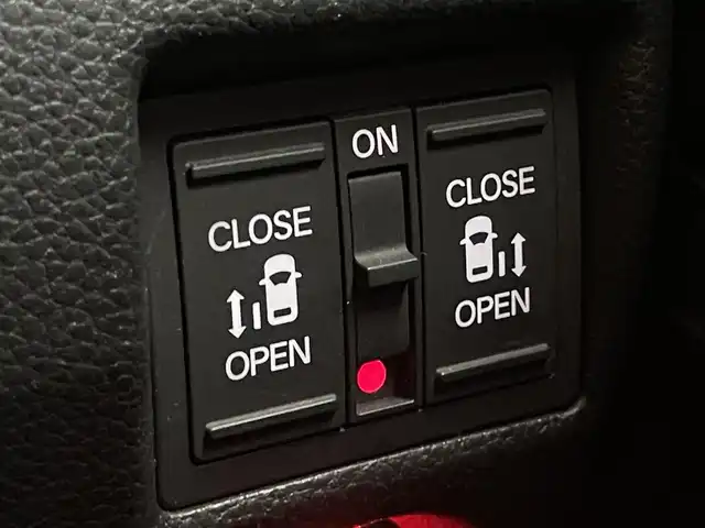 ホンダ Ｎ ＢＯＸ カスタム L ターボ 千葉県 2021(令3)年 5.3万km プラチナホワイトパール ホンダセンシング/・衝突軽減ブレーキ/レーンキープアシスト/・レーダークルーズコントロール/オートハイビーム/・コーナーセンサー(後)/純正8インチナビ(VXU-217NBi)/・フルセグ/BT/DVD/CD/USB/バックカメラ/ステアリングスイッチ/パドルシフト/ETC2.0/両側パワースライドドア/レザーシート/シートヒーター(D/N席)/LEDヘッドライト/オートライト/フォグライト/スマートキー/プッシュスタート/純正フロアマット/純正15インチAW