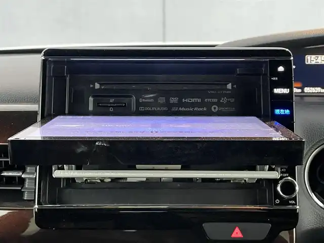 ホンダ Ｎ ＢＯＸ カスタム L ターボ 千葉県 2021(令3)年 5.3万km プラチナホワイトパール ホンダセンシング/・衝突軽減ブレーキ/レーンキープアシスト/・レーダークルーズコントロール/オートハイビーム/・コーナーセンサー(後)/純正8インチナビ(VXU-217NBi)/・フルセグ/BT/DVD/CD/USB/バックカメラ/ステアリングスイッチ/パドルシフト/ETC2.0/両側パワースライドドア/レザーシート/シートヒーター(D/N席)/LEDヘッドライト/オートライト/フォグライト/スマートキー/プッシュスタート/純正フロアマット/純正15インチAW