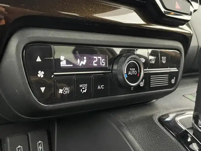 ホンダ Ｎ ＢＯＸ カスタム L ターボ 千葉県 2021(令3)年 5.3万km プラチナホワイトパール ホンダセンシング/・衝突軽減ブレーキ/レーンキープアシスト/・レーダークルーズコントロール/オートハイビーム/・コーナーセンサー(後)/純正8インチナビ(VXU-217NBi)/・フルセグ/BT/DVD/CD/USB/バックカメラ/ステアリングスイッチ/パドルシフト/ETC2.0/両側パワースライドドア/レザーシート/シートヒーター(D/N席)/LEDヘッドライト/オートライト/フォグライト/スマートキー/プッシュスタート/純正フロアマット/純正15インチAW