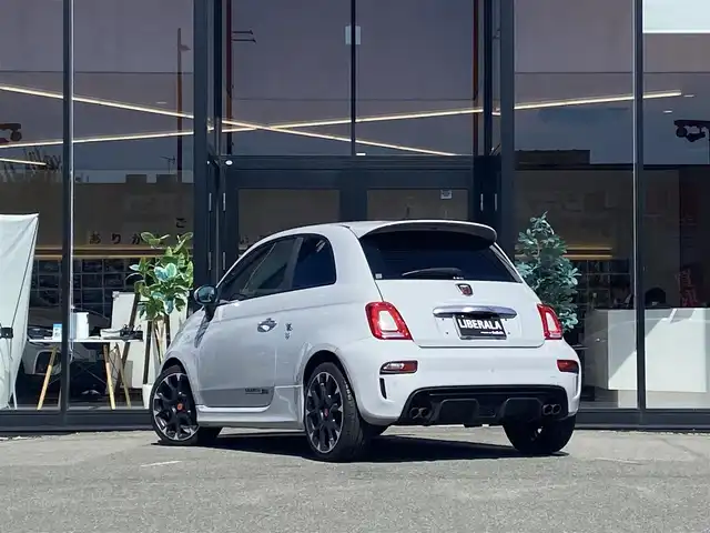 アバルト ５９５ 福岡県 2018(平30)年 6.7万km グレー ・Ｂｌｕｅｔｏｏｔｈ/・ＡＵＸ/・ＵＳＢ/・純正１６ＡＷ/・ＥＴＣ/・５速ＭＴ/・リモコンキー/・ＨＩＤライト/・取扱説明書
