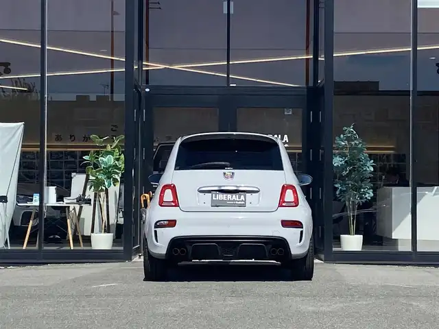 アバルト ５９５ 福岡県 2018(平30)年 6.7万km グレー ・Ｂｌｕｅｔｏｏｔｈ/・ＡＵＸ/・ＵＳＢ/・純正１６ＡＷ/・ＥＴＣ/・５速ＭＴ/・リモコンキー/・ＨＩＤライト/・取扱説明書
