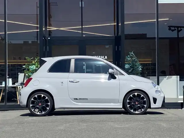 アバルト ５９５ 福岡県 2018(平30)年 6.7万km グレー ・Ｂｌｕｅｔｏｏｔｈ/・ＡＵＸ/・ＵＳＢ/・純正１６ＡＷ/・ＥＴＣ/・５速ＭＴ/・リモコンキー/・ＨＩＤライト/・取扱説明書