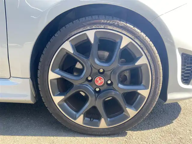 アバルト ５９５ 福岡県 2018(平30)年 6.7万km グレー ・Ｂｌｕｅｔｏｏｔｈ/・ＡＵＸ/・ＵＳＢ/・純正１６ＡＷ/・ＥＴＣ/・５速ＭＴ/・リモコンキー/・ＨＩＤライト/・取扱説明書