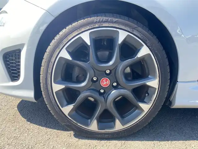 アバルト ５９５ 福岡県 2018(平30)年 6.7万km グレー ・Ｂｌｕｅｔｏｏｔｈ/・ＡＵＸ/・ＵＳＢ/・純正１６ＡＷ/・ＥＴＣ/・５速ＭＴ/・リモコンキー/・ＨＩＤライト/・取扱説明書
