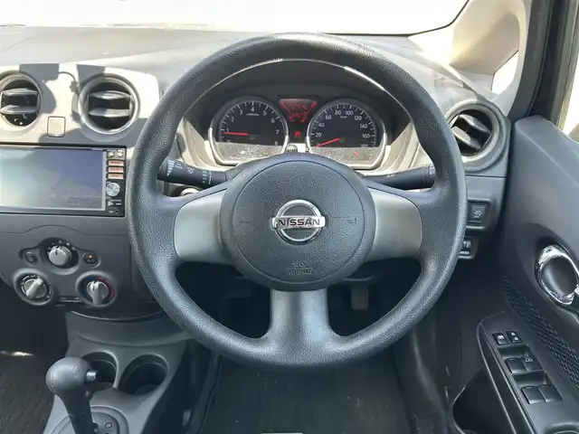 日産 ノート X 長崎県 2013(平25)年 10.8万km スーパーブラック (株)IDOMが運営する【じしゃロン長崎店】の自社ローン専用車両になりますこちらは現金またはオートローンご利用時の価格です。自社ローンご希望の方は別途その旨お申付け下さい/純正メモリナビ/・MP313D-W/BT、CD、DVD、フルセグTV、/バックカメラ/ETC/ドライブレコーダー/フロアマット/スマートキー/プッシュスタート/ライトレベライザー/保証書/取扱説明書