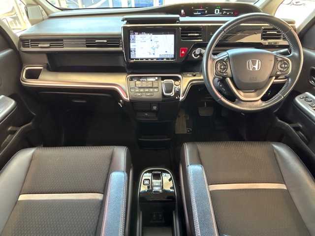 ホンダ ステップワゴン スパーダ ハイブリッド G EX ホンダセンシング 埼玉県 2018(平30)年 9.3万km プラチナホワイトパール ホンダセンシング/純正9インチSDナビ/　　CD/DVD/BT/フルセグ/バックカメラ/レーダークルーズコントロール/両側パワースライドドア/LEDオートライト/ハーフレザーシート/シートヒーター/ドライブレコーダー/スマートキー2本/ビルトインETC