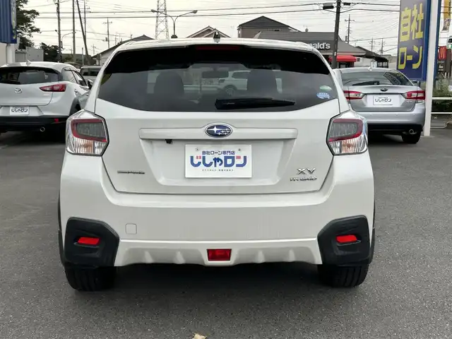スバル インプレッサ ＸＶ ハイブリッド 2．0i アイサイト 群馬県 2016(平28)年 10.9万km クリスタルホワイトP (株)IDOMが運営する【じしゃロン伊勢崎店】の自社ローン専用車両になりますこちらは現金またはオートローンご利用時の価格です。自社ローンご希望の方は別途その旨お申付け下さい/純正ナビ【CN-RS０２D】/-BT/フルセグTD/CD/DVD/FM/AM/USB/SD/・バックカメラ/・4WD/・前後ドライブレコーダー【SN-TW9800】/・レーダークルーズコントロール/・衝突軽減ブレーキ/・パドルシフト/・車線逸脱警報/・ステアリングリモコン/・純正アルミ１７インチ/・純正フロアマット/・ETC/・オートライト/・ウィンカーミラー/・ドアバイザー