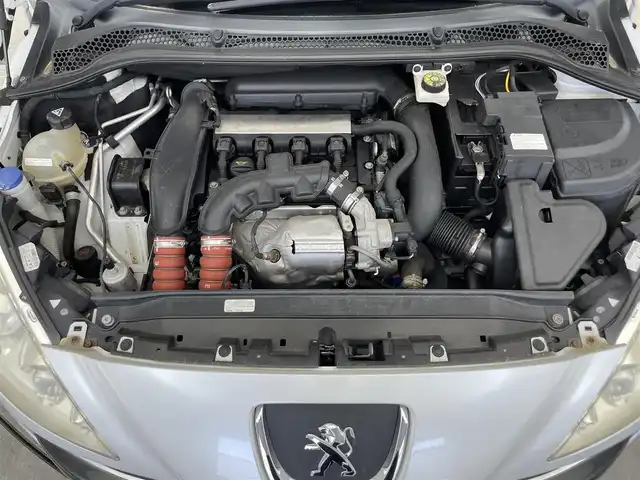 プジョー ＲＣＺ 滋賀県 2012(平24)年 4.3万km パール 禁煙車/社外７型SDナビ/・CD/DVD/USB/フルセグTV/バックカメラ/黒レザーシート/シートヒーター/革巻きステアリング/コーナーセンサー/キセノンライト/純正１８AW/ETC/キーレスキー
