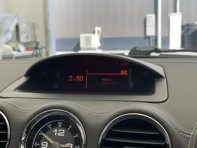 プジョー ＲＣＺ 滋賀県 2012(平24)年 4.3万km パール 禁煙車/社外７型SDナビ/・CD/DVD/USB/フルセグTV/バックカメラ/黒レザーシート/シートヒーター/革巻きステアリング/コーナーセンサー/キセノンライト/純正１８AW/ETC/キーレスキー