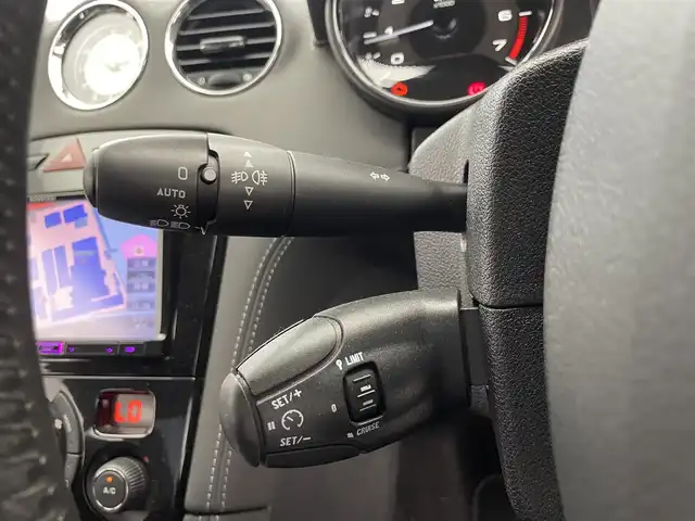 プジョー ＲＣＺ 滋賀県 2012(平24)年 4.3万km パール 禁煙車/社外７型SDナビ/・CD/DVD/USB/フルセグTV/バックカメラ/黒レザーシート/シートヒーター/革巻きステアリング/コーナーセンサー/キセノンライト/純正１８AW/ETC/キーレスキー