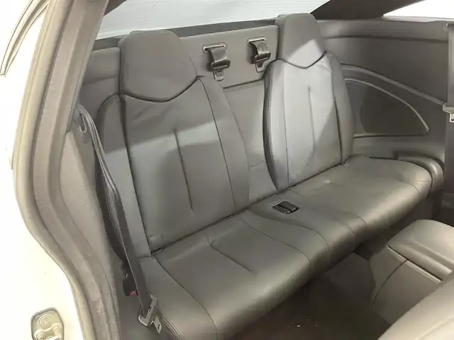 プジョー ＲＣＺ 滋賀県 2012(平24)年 4.3万km パール 禁煙車/社外７型SDナビ/・CD/DVD/USB/フルセグTV/バックカメラ/黒レザーシート/シートヒーター/革巻きステアリング/コーナーセンサー/キセノンライト/純正１８AW/ETC/キーレスキー