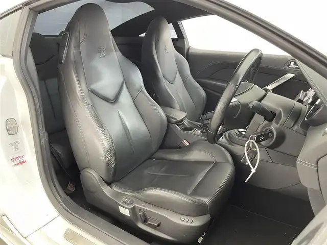 プジョー ＲＣＺ 滋賀県 2012(平24)年 4.3万km パール 禁煙車/社外７型SDナビ/・CD/DVD/USB/フルセグTV/バックカメラ/黒レザーシート/シートヒーター/革巻きステアリング/コーナーセンサー/キセノンライト/純正１８AW/ETC/キーレスキー