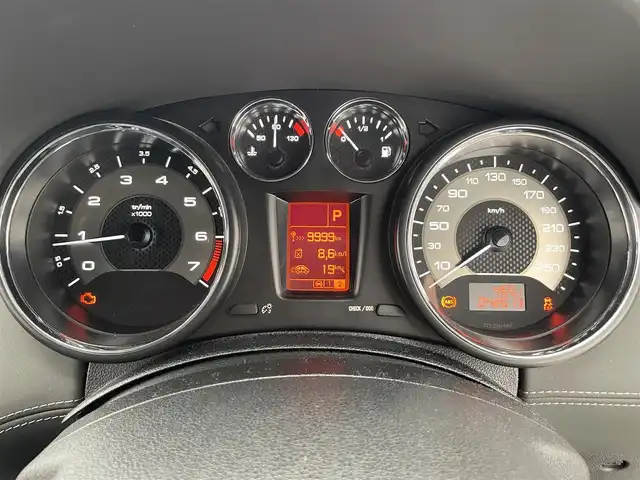 プジョー ＲＣＺ 滋賀県 2012(平24)年 4.3万km パール 禁煙車/社外７型SDナビ/・CD/DVD/USB/フルセグTV/バックカメラ/黒レザーシート/シートヒーター/革巻きステアリング/コーナーセンサー/キセノンライト/純正１８AW/ETC/キーレスキー