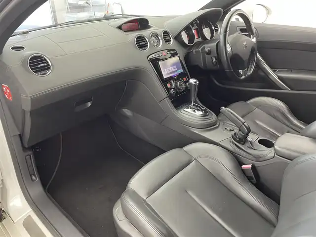 プジョー ＲＣＺ 滋賀県 2012(平24)年 4.3万km パール 禁煙車/社外７型SDナビ/・CD/DVD/USB/フルセグTV/バックカメラ/黒レザーシート/シートヒーター/革巻きステアリング/コーナーセンサー/キセノンライト/純正１８AW/ETC/キーレスキー