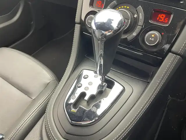 プジョー ＲＣＺ 滋賀県 2012(平24)年 4.3万km パール 禁煙車/社外７型SDナビ/・CD/DVD/USB/フルセグTV/バックカメラ/黒レザーシート/シートヒーター/革巻きステアリング/コーナーセンサー/キセノンライト/純正１８AW/ETC/キーレスキー