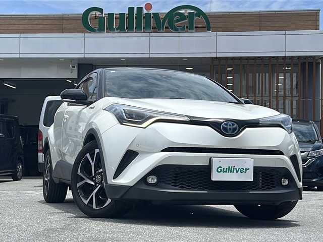 トヨタ Ｃ－ＨＲ G 沖縄県 2019(平31)年 6.7万km ブラック/ホワイトパールクリスタルシャイン 2トーン 社外ナビ・TV・Bluetooth・CD・DVD/バックカメラ/ETC/シートヒーター/オートライト/オートマチックハイビーム/衝突軽減システム/レーンキープアシスト/LEDヘッドライト/革巻きステアリング/電動格納ミラー/電子サイドブレーキ/オートホールド/ステアリングスイッチ/ウィンカードアミラー/純正アルミ