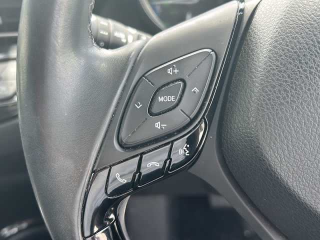 トヨタ Ｃ－ＨＲ G 沖縄県 2019(平31)年 6.7万km ブラック/ホワイトパールクリスタルシャイン 2トーン 社外ナビ・TV・Bluetooth・CD・DVD/バックカメラ/ETC/シートヒーター/オートライト/オートマチックハイビーム/衝突軽減システム/レーンキープアシスト/LEDヘッドライト/革巻きステアリング/電動格納ミラー/電子サイドブレーキ/オートホールド/ステアリングスイッチ/ウィンカードアミラー/純正アルミ