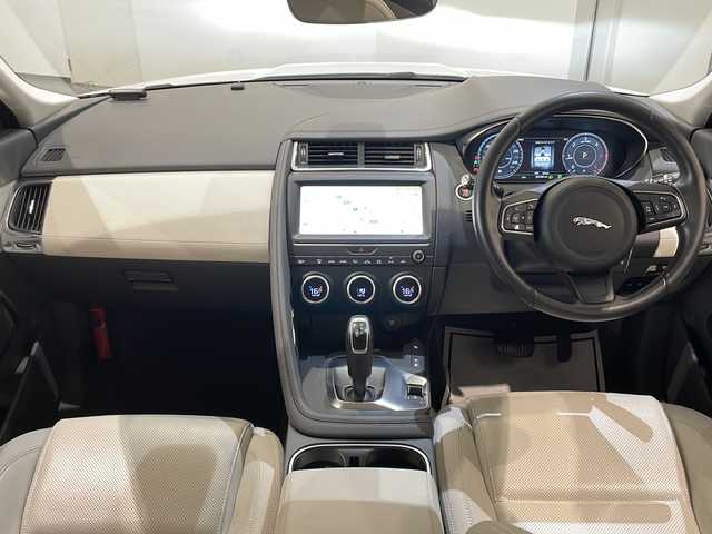 ジャガー Ｅペース S 180PS 新潟県 2018(平30)年 2.6万km ユーロンホワイト TV/FM/AM/Bluetooth/オールサーフェスプログレスコントロール/ジャガードライブコントロール/ダイナミックスタビリティコントール/全周囲カメラ/クルーズコントロール/電動10ウェイフロントシート（シートヒーター付）/VICS対応ナビゲーションプロ/パーキングアシスト/プッシュスタート/アイドリングストップ/ETC2.0/スペアキー１本/電動リアゲート/自動緊急ブレーキ（歩行者検知機能付）/レーンアシスト/盗難防止装置