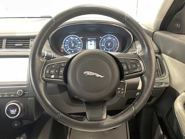 ジャガー Ｅペース S 180PS 新潟県 2018(平30)年 2.6万km ユーロンホワイト TV/FM/AM/Bluetooth/オールサーフェスプログレスコントロール/ジャガードライブコントロール/ダイナミックスタビリティコントール/全周囲カメラ/クルーズコントロール/電動10ウェイフロントシート（シートヒーター付）/VICS対応ナビゲーションプロ/パーキングアシスト/プッシュスタート/アイドリングストップ/ETC2.0/スペアキー１本/電動リアゲート/自動緊急ブレーキ（歩行者検知機能付）/レーンアシスト/盗難防止装置