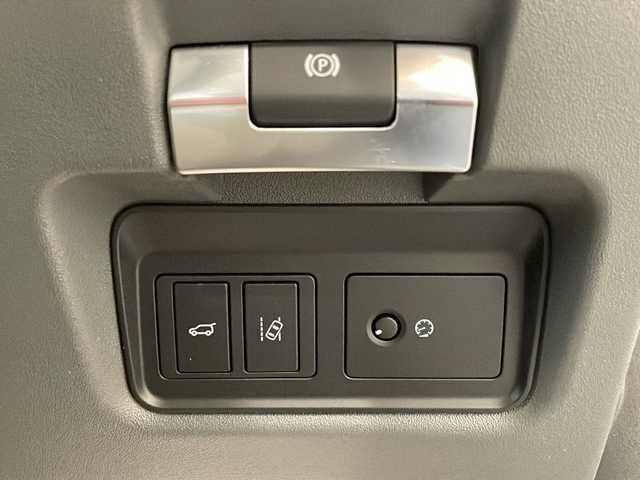 ジャガー Ｅペース S 180PS 新潟県 2018(平30)年 2.6万km ユーロンホワイト TV/FM/AM/Bluetooth/オールサーフェスプログレスコントロール/ジャガードライブコントロール/ダイナミックスタビリティコントール/全周囲カメラ/クルーズコントロール/電動10ウェイフロントシート（シートヒーター付）/VICS対応ナビゲーションプロ/パーキングアシスト/プッシュスタート/アイドリングストップ/ETC2.0/スペアキー１本/電動リアゲート/自動緊急ブレーキ（歩行者検知機能付）/レーンアシスト/盗難防止装置
