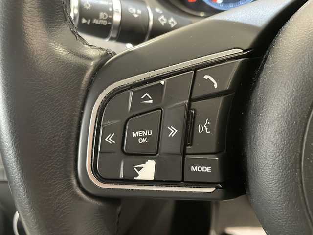 ジャガー Ｅペース S 180PS 新潟県 2018(平30)年 2.6万km ユーロンホワイト TV/FM/AM/Bluetooth/オールサーフェスプログレスコントロール/ジャガードライブコントロール/ダイナミックスタビリティコントール/全周囲カメラ/クルーズコントロール/電動10ウェイフロントシート（シートヒーター付）/VICS対応ナビゲーションプロ/パーキングアシスト/プッシュスタート/アイドリングストップ/ETC2.0/スペアキー１本/電動リアゲート/自動緊急ブレーキ（歩行者検知機能付）/レーンアシスト/盗難防止装置