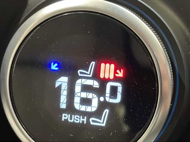 ジャガー Ｅペース S 180PS 新潟県 2018(平30)年 2.6万km ユーロンホワイト TV/FM/AM/Bluetooth/オールサーフェスプログレスコントロール/ジャガードライブコントロール/ダイナミックスタビリティコントール/全周囲カメラ/クルーズコントロール/電動10ウェイフロントシート（シートヒーター付）/VICS対応ナビゲーションプロ/パーキングアシスト/プッシュスタート/アイドリングストップ/ETC2.0/スペアキー１本/電動リアゲート/自動緊急ブレーキ（歩行者検知機能付）/レーンアシスト/盗難防止装置
