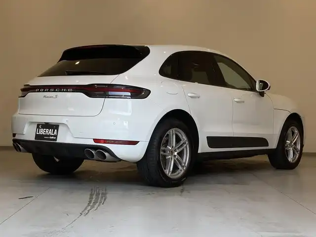 ポルシェ マカン S 熊本県 2021(令3)年 4万km キャララホワイトメタリック ・スマートキー/・プッシュスタート/・パノラマサンルーフ/・Active Safe/・トラフィクジャムアシスト/・パーキングアシスト/・レーンキープアシスト/・レーンチェンジアシスト/・ダイナミックライトシステム/・クルーズコントロール(追従式)/・ベージュ革シート/・前席シートヒーター /・前席シートヒーター /・純正メモリナビ/　【Bluetooth・USB・SD・AppleCarPlay】/・全方位カメラ/・ETC/・バーチャルコクピット/・ドライブレコーダー(前後録画)/・パワーバックドア/・LEDヘッドランプ/・純正マット/・保証書/取説