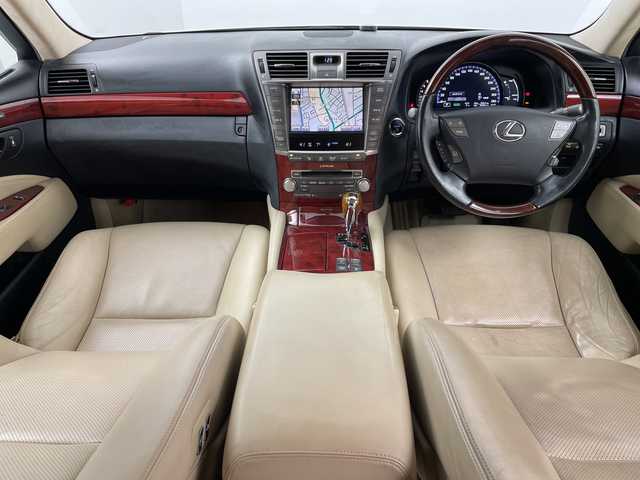 レクサス ＬＳ 600h Iパッケージ 道央・札幌 2010(平22)年 9.3万km ホワイトパールクリスタルシャイン ・4WD/・純正ナビ&DVD&CD&BT&USB&AUX&TV/・バックカメラ/・レーダークルーズコントロール/・プリクラッシュセーフティ/・コーナーセンサー/・前席パワーシート/・全席シートヒーター/・前席ベンチレーションシート/・レザーシート/・ステアリングヒーター/・電動パーキングブレーキ/・純正フロアマット/・LEDヘッドライト/・オートライト/・スマートキー