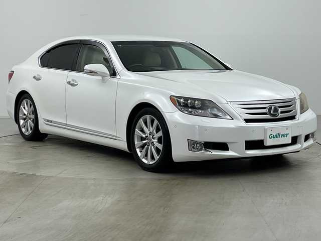 レクサス ＬＳ 600h Iパッケージ 道央・札幌 2010(平22)年 9.3万km ホワイトパールクリスタルシャイン ・4WD/・純正ナビ&DVD&CD&BT&USB&AUX&TV/・バックカメラ/・レーダークルーズコントロール/・プリクラッシュセーフティ/・コーナーセンサー/・前席パワーシート/・全席シートヒーター/・前席ベンチレーションシート/・レザーシート/・ステアリングヒーター/・電動パーキングブレーキ/・純正フロアマット/・LEDヘッドライト/・オートライト/・スマートキー
