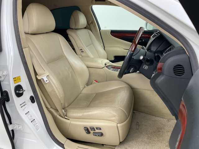 レクサス ＬＳ 600h Iパッケージ 道央・札幌 2010(平22)年 9.3万km ホワイトパールクリスタルシャイン ・4WD/・純正ナビ&DVD&CD&BT&USB&AUX&TV/・バックカメラ/・レーダークルーズコントロール/・プリクラッシュセーフティ/・コーナーセンサー/・前席パワーシート/・全席シートヒーター/・前席ベンチレーションシート/・レザーシート/・ステアリングヒーター/・電動パーキングブレーキ/・純正フロアマット/・LEDヘッドライト/・オートライト/・スマートキー