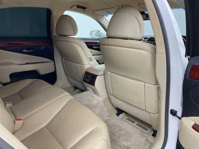 レクサス ＬＳ 600h Iパッケージ 道央・札幌 2010(平22)年 9.3万km ホワイトパールクリスタルシャイン ・4WD/・純正ナビ&DVD&CD&BT&USB&AUX&TV/・バックカメラ/・レーダークルーズコントロール/・プリクラッシュセーフティ/・コーナーセンサー/・前席パワーシート/・全席シートヒーター/・前席ベンチレーションシート/・レザーシート/・ステアリングヒーター/・電動パーキングブレーキ/・純正フロアマット/・LEDヘッドライト/・オートライト/・スマートキー