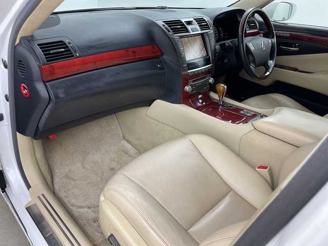 レクサス ＬＳ 600h Iパッケージ 道央・札幌 2010(平22)年 9.3万km ホワイトパールクリスタルシャイン ・4WD/・純正ナビ&DVD&CD&BT&USB&AUX&TV/・バックカメラ/・レーダークルーズコントロール/・プリクラッシュセーフティ/・コーナーセンサー/・前席パワーシート/・全席シートヒーター/・前席ベンチレーションシート/・レザーシート/・ステアリングヒーター/・電動パーキングブレーキ/・純正フロアマット/・LEDヘッドライト/・オートライト/・スマートキー