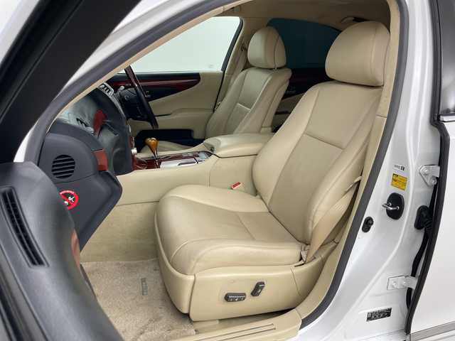 レクサス ＬＳ 600h Iパッケージ 道央・札幌 2010(平22)年 9.3万km ホワイトパールクリスタルシャイン ・4WD/・純正ナビ&DVD&CD&BT&USB&AUX&TV/・バックカメラ/・レーダークルーズコントロール/・プリクラッシュセーフティ/・コーナーセンサー/・前席パワーシート/・全席シートヒーター/・前席ベンチレーションシート/・レザーシート/・ステアリングヒーター/・電動パーキングブレーキ/・純正フロアマット/・LEDヘッドライト/・オートライト/・スマートキー