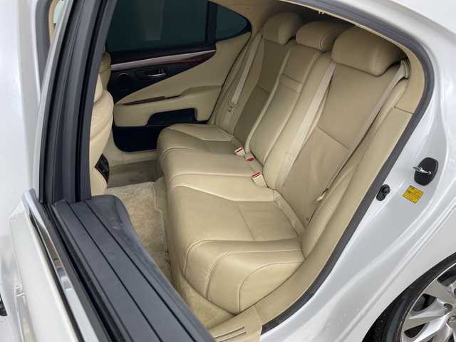 レクサス ＬＳ 600h Iパッケージ 道央・札幌 2010(平22)年 9.3万km ホワイトパールクリスタルシャイン ・4WD/・純正ナビ&DVD&CD&BT&USB&AUX&TV/・バックカメラ/・レーダークルーズコントロール/・プリクラッシュセーフティ/・コーナーセンサー/・前席パワーシート/・全席シートヒーター/・前席ベンチレーションシート/・レザーシート/・ステアリングヒーター/・電動パーキングブレーキ/・純正フロアマット/・LEDヘッドライト/・オートライト/・スマートキー