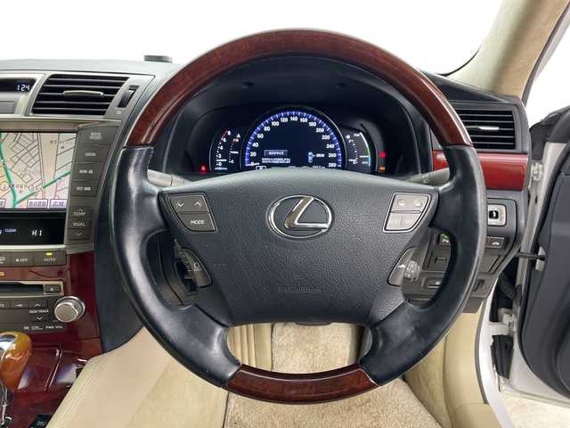 レクサス ＬＳ 600h Iパッケージ 道央・札幌 2010(平22)年 9.3万km ホワイトパールクリスタルシャイン ・4WD/・純正ナビ&DVD&CD&BT&USB&AUX&TV/・バックカメラ/・レーダークルーズコントロール/・プリクラッシュセーフティ/・コーナーセンサー/・前席パワーシート/・全席シートヒーター/・前席ベンチレーションシート/・レザーシート/・ステアリングヒーター/・電動パーキングブレーキ/・純正フロアマット/・LEDヘッドライト/・オートライト/・スマートキー