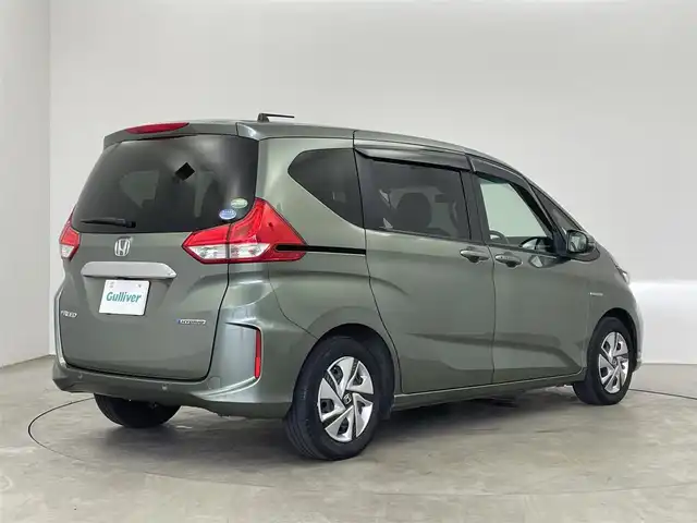 ホンダ フリード ハイブリット G ホンダセンシング 埼玉県 2020(令2)年 5万km シルバーミストグリーンM ホンダセンシング/  ACC（アダプティブクルーズコントロール）/  LKAS（車線維持支援システム）/　衝突軽減ブレーキ（CMBS）/　誤発進抑制機能/　後方誤発進抑制機能/　後方誤発進抑制機能/　歩行者事故低減ステアリング/　路外逸脱抑制機能/　先行車発進お知らせ機能/　標識認識機能/純正9インチナビ（VXM-207VFNi）/　DTV CD DVD BT iPod SD SDREC/両側パワースライドドア/バックカメラ/フリップダウンモニター/前席シートヒーター/後席サンシェード/前方ドライブレコーダー/VSA（ビークルスタビリティアシスト）/ビルトインETC/エンジンスタートボタン/スマートキー/LEDオートライト/純正フロアマット/純正アルミホイール
