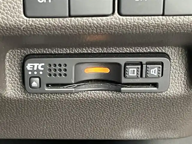 ホンダ フリード ハイブリット G ホンダセンシング 埼玉県 2020(令2)年 5万km シルバーミストグリーンM ホンダセンシング/  ACC（アダプティブクルーズコントロール）/  LKAS（車線維持支援システム）/　衝突軽減ブレーキ（CMBS）/　誤発進抑制機能/　後方誤発進抑制機能/　後方誤発進抑制機能/　歩行者事故低減ステアリング/　路外逸脱抑制機能/　先行車発進お知らせ機能/　標識認識機能/純正9インチナビ（VXM-207VFNi）/　DTV CD DVD BT iPod SD SDREC/両側パワースライドドア/バックカメラ/フリップダウンモニター/前席シートヒーター/後席サンシェード/前方ドライブレコーダー/VSA（ビークルスタビリティアシスト）/ビルトインETC/エンジンスタートボタン/スマートキー/LEDオートライト/純正フロアマット/純正アルミホイール