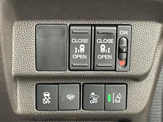 ホンダ フリード ハイブリット G ホンダセンシング 埼玉県 2020(令2)年 5万km シルバーミストグリーンM ホンダセンシング/  ACC（アダプティブクルーズコントロール）/  LKAS（車線維持支援システム）/　衝突軽減ブレーキ（CMBS）/　誤発進抑制機能/　後方誤発進抑制機能/　後方誤発進抑制機能/　歩行者事故低減ステアリング/　路外逸脱抑制機能/　先行車発進お知らせ機能/　標識認識機能/純正9インチナビ（VXM-207VFNi）/　DTV CD DVD BT iPod SD SDREC/両側パワースライドドア/バックカメラ/フリップダウンモニター/前席シートヒーター/後席サンシェード/前方ドライブレコーダー/VSA（ビークルスタビリティアシスト）/ビルトインETC/エンジンスタートボタン/スマートキー/LEDオートライト/純正フロアマット/純正アルミホイール