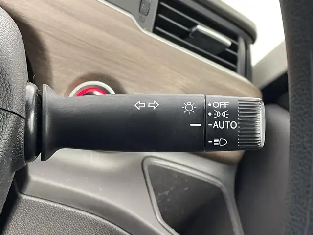 ホンダ フリード ハイブリット G ホンダセンシング 埼玉県 2020(令2)年 5万km シルバーミストグリーンM ホンダセンシング/  ACC（アダプティブクルーズコントロール）/  LKAS（車線維持支援システム）/　衝突軽減ブレーキ（CMBS）/　誤発進抑制機能/　後方誤発進抑制機能/　後方誤発進抑制機能/　歩行者事故低減ステアリング/　路外逸脱抑制機能/　先行車発進お知らせ機能/　標識認識機能/純正9インチナビ（VXM-207VFNi）/　DTV CD DVD BT iPod SD SDREC/両側パワースライドドア/バックカメラ/フリップダウンモニター/前席シートヒーター/後席サンシェード/前方ドライブレコーダー/VSA（ビークルスタビリティアシスト）/ビルトインETC/エンジンスタートボタン/スマートキー/LEDオートライト/純正フロアマット/純正アルミホイール