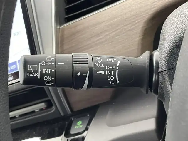 ホンダ フリード ハイブリット G ホンダセンシング 埼玉県 2020(令2)年 5万km シルバーミストグリーンM ホンダセンシング/  ACC（アダプティブクルーズコントロール）/  LKAS（車線維持支援システム）/　衝突軽減ブレーキ（CMBS）/　誤発進抑制機能/　後方誤発進抑制機能/　後方誤発進抑制機能/　歩行者事故低減ステアリング/　路外逸脱抑制機能/　先行車発進お知らせ機能/　標識認識機能/純正9インチナビ（VXM-207VFNi）/　DTV CD DVD BT iPod SD SDREC/両側パワースライドドア/バックカメラ/フリップダウンモニター/前席シートヒーター/後席サンシェード/前方ドライブレコーダー/VSA（ビークルスタビリティアシスト）/ビルトインETC/エンジンスタートボタン/スマートキー/LEDオートライト/純正フロアマット/純正アルミホイール