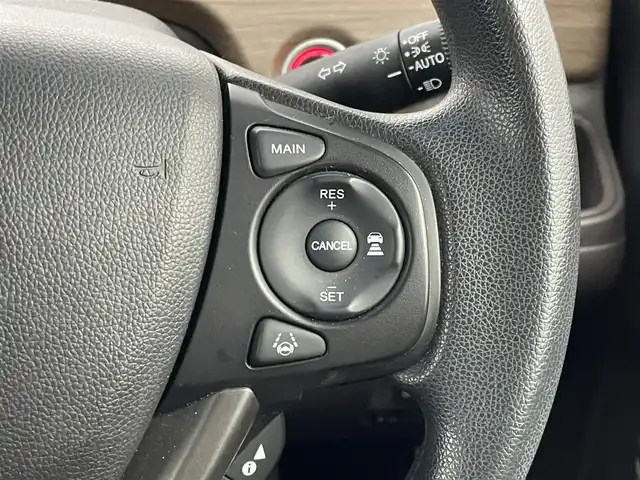 ホンダ フリード ハイブリット G ホンダセンシング 埼玉県 2020(令2)年 5万km シルバーミストグリーンM ホンダセンシング/  ACC（アダプティブクルーズコントロール）/  LKAS（車線維持支援システム）/　衝突軽減ブレーキ（CMBS）/　誤発進抑制機能/　後方誤発進抑制機能/　後方誤発進抑制機能/　歩行者事故低減ステアリング/　路外逸脱抑制機能/　先行車発進お知らせ機能/　標識認識機能/純正9インチナビ（VXM-207VFNi）/　DTV CD DVD BT iPod SD SDREC/両側パワースライドドア/バックカメラ/フリップダウンモニター/前席シートヒーター/後席サンシェード/前方ドライブレコーダー/VSA（ビークルスタビリティアシスト）/ビルトインETC/エンジンスタートボタン/スマートキー/LEDオートライト/純正フロアマット/純正アルミホイール