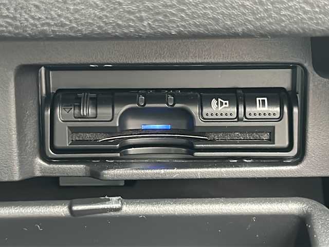 日産 セレナ X Vセレクション 広島県 2017(平29)年 6万km ダイヤモンドブラック 禁煙車/セーフティパックB/エマージェンシーブレーキ/車線逸脱警報/プロパイロット/コーナーセンサー/純正９型ナビ（MM517D-L）/・フルセグ/CD/DVD/Blu-ray/Bluetooth/AUX/USB/アラウンドビューモニター/純正フリップダウンモニター/インテリジェントルームミラー/パーキングアシスト/両側パワースライドドア/電動パーキングブレーキ/ブレーキホールド/スマートキー/プッシュスタート/スペアキー/社外LEDヘッドライト/オートライト/フォグランプ/リアクーラー/純正ドアバイザー/ビルトインETC/純正ドライブレコーダー（前）/社外15インチアルミホイール/W+サイド+カーテンエアバック