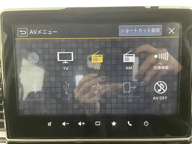 スズキ スペーシア カスタム HYBRID XS ターボ 富山県 2023(令5)年 0.6万km ピュアホワイトパール/ブラック2トーン 純正ナビ（CD DVD BT CarPlay Androidauto smartphoneLink)/フルセグTV/全周囲カメラ/リアコーナーセンサー/ビルトインETC/両側パワースライドドア/ヘッドアップディスプレイ/オートライト/LEDヘッドライト/フォグ/運転席シートヒーター/ACC/衝突軽減ブレーキ/レーンキープ/パドルシフト/スマートキー/プッシュスタート/純正マット・バイザー/スペアキー