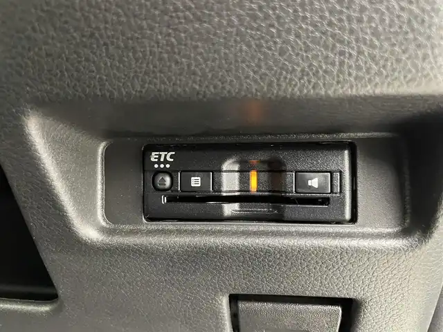 スズキ スペーシア カスタム HYBRID XS ターボ 富山県 2023(令5)年 0.6万km ピュアホワイトパール/ブラック2トーン 純正ナビ（CD DVD BT CarPlay Androidauto smartphoneLink)/フルセグTV/全周囲カメラ/リアコーナーセンサー/ビルトインETC/両側パワースライドドア/ヘッドアップディスプレイ/オートライト/LEDヘッドライト/フォグ/運転席シートヒーター/ACC/衝突軽減ブレーキ/レーンキープ/パドルシフト/スマートキー/プッシュスタート/純正マット・バイザー/スペアキー