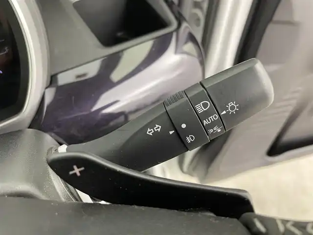 スズキ スペーシア カスタム HYBRID XS ターボ 富山県 2023(令5)年 0.6万km ピュアホワイトパール/ブラック2トーン 純正ナビ（CD DVD BT CarPlay Androidauto smartphoneLink)/フルセグTV/全周囲カメラ/リアコーナーセンサー/ビルトインETC/両側パワースライドドア/ヘッドアップディスプレイ/オートライト/LEDヘッドライト/フォグ/運転席シートヒーター/ACC/衝突軽減ブレーキ/レーンキープ/パドルシフト/スマートキー/プッシュスタート/純正マット・バイザー/スペアキー