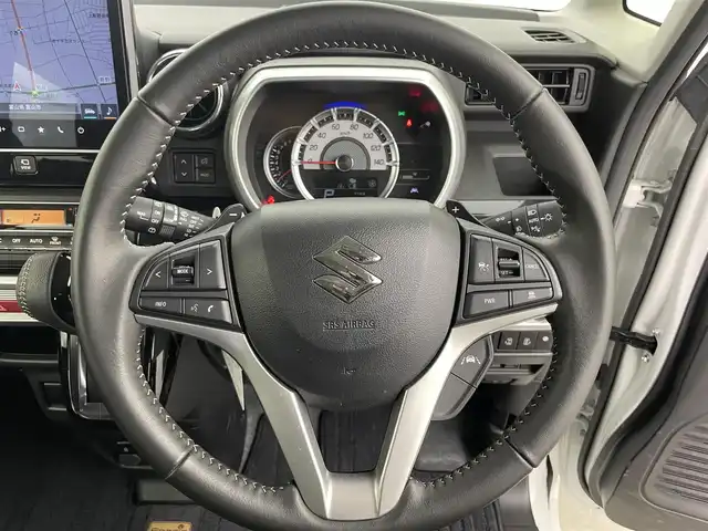 スズキ スペーシア カスタム HYBRID XS ターボ 富山県 2023(令5)年 0.6万km ピュアホワイトパール/ブラック2トーン 純正ナビ（CD DVD BT CarPlay Androidauto smartphoneLink)/フルセグTV/全周囲カメラ/リアコーナーセンサー/ビルトインETC/両側パワースライドドア/ヘッドアップディスプレイ/オートライト/LEDヘッドライト/フォグ/運転席シートヒーター/ACC/衝突軽減ブレーキ/レーンキープ/パドルシフト/スマートキー/プッシュスタート/純正マット・バイザー/スペアキー