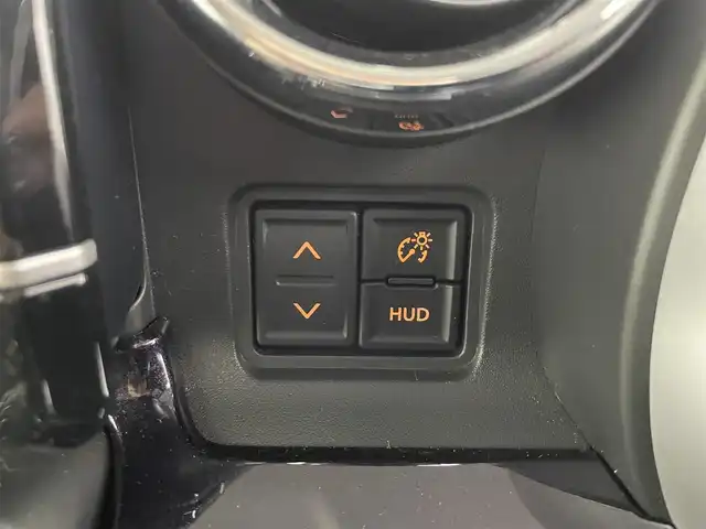 スズキ スペーシア カスタム HYBRID XS ターボ 富山県 2023(令5)年 0.6万km ピュアホワイトパール/ブラック2トーン 純正ナビ（CD DVD BT CarPlay Androidauto smartphoneLink)/フルセグTV/全周囲カメラ/リアコーナーセンサー/ビルトインETC/両側パワースライドドア/ヘッドアップディスプレイ/オートライト/LEDヘッドライト/フォグ/運転席シートヒーター/ACC/衝突軽減ブレーキ/レーンキープ/パドルシフト/スマートキー/プッシュスタート/純正マット・バイザー/スペアキー