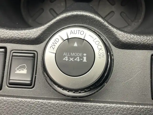 日産 エクストレイル 20Xt エマージェンシーブレーキ 群馬県 2016(平28)年 5.3万km ダイヤモンドブラック 純正ナビ　フルセグＴＶ　全周囲カメラ　電動リアゲート　ダウンヒルアシストコントロール　レザーシート　シートヒーター　エアーシート　ステアリングスイッチ　クルーズコントロール　ビルトインＥＴＣ　禁煙車