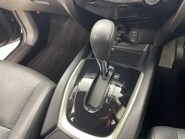 日産 エクストレイル 20Xt エマージェンシーブレーキ 群馬県 2016(平28)年 5.3万km ダイヤモンドブラック 純正ナビ　フルセグＴＶ　全周囲カメラ　電動リアゲート　ダウンヒルアシストコントロール　レザーシート　シートヒーター　エアーシート　ステアリングスイッチ　クルーズコントロール　ビルトインＥＴＣ　禁煙車