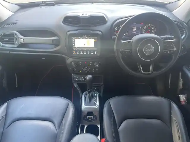 クライスラー・ジープ ジープ レネゲード リミテッド 高知県 2020(令2)年 3.2万km 黒 純正ナビ/【フルセグTV/BT/Applecarplay/Android Auto】/アドバンストブレーキアシスト/LaneSenseTM車線逸脱警報プラス/前面衝突警報（クラッシュミティゲーション付）/ブラインドスポットモニター / リアクロスパスディテクション/Parkviewリアバックアップカメラ/ParkSenseリアパークアシスト/エレクトロニック・スタビリティ・コントロール（横滑り防止）/エレクトロニック・ロール・ミティゲーション（車線逸脱防止）/オールスピードトラクションコントロール（タイヤ空転防止）/アダプティブクルーズコントロール/LEDヘッドライト（デイタイム・ランニング・ライト付）/黒レザーシート/シートヒーター/ステアリングヒーター/純正17インチアルミホイール/前後ドラレコ